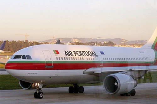 Do không sắp xếp được chuyến bay tiếp theo, hãng bay Bồ Đào Nha đã buộc phải để hơn 100 hành khách ở lại thêm ba ngày. Ảnh: NYP.
