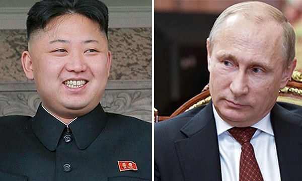 Tổng thống Nga Vladimir Putin (phải) và nhà lãnh đạo Triều Tiên Kim Jong-un