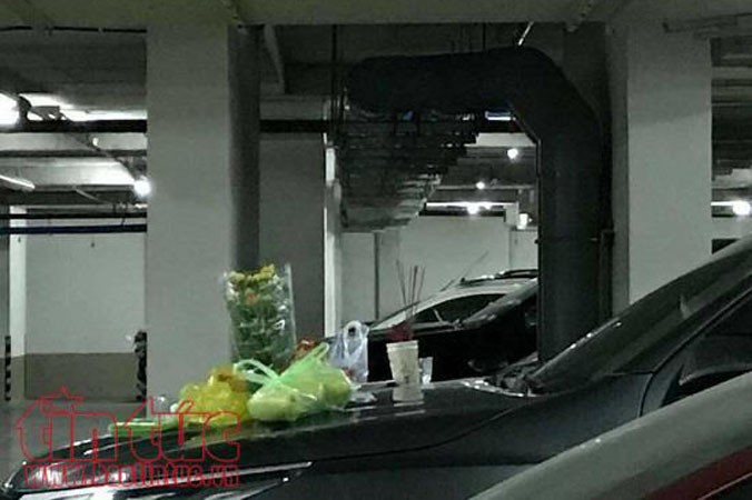 Một cư dân ở chung cư Masteri Thảo Điền (quận 2) đã vô tư cúng xe ngay dưới tầng hầm để xe mà quên mất hiểm họa cháy nổ đang chực chờ.