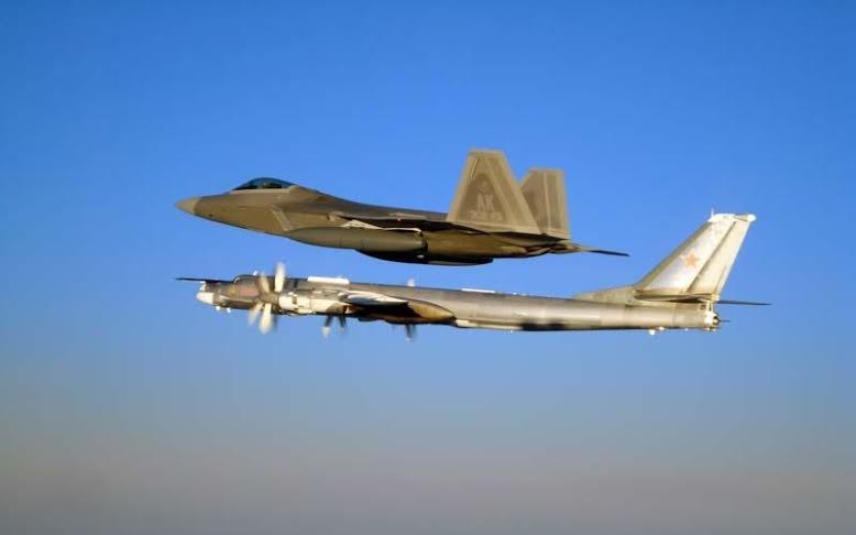 Mỹ xuất kích máy bay chiến đấu chặn máy bay ném bom của Nga