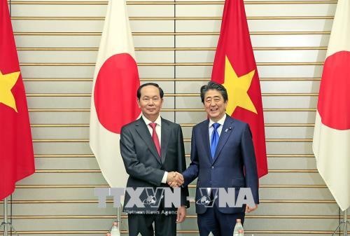Chủ tịch nước Trần Đại Quang hội đàm với Thủ tướng Shinzo Abe. Ảnh: TTXVN.