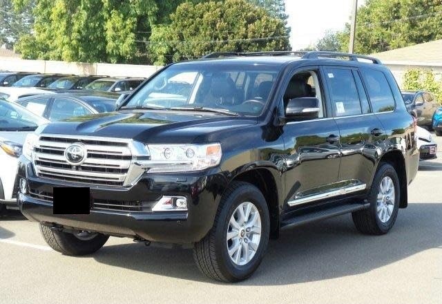 Gần như không có mẫu xe Land Cruiser nhập khẩu mới về Việt Nam.