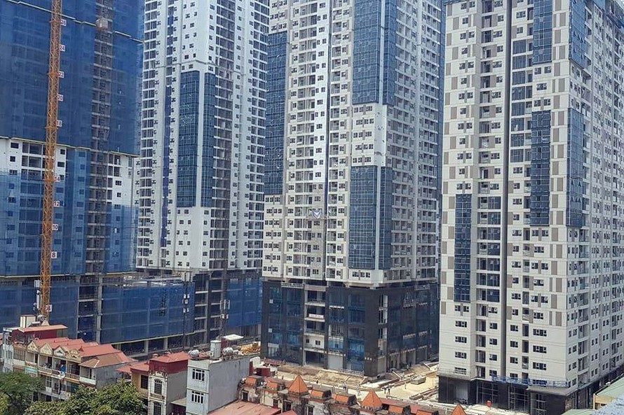 Theo khảo sát cho thấy có những dự án nhà chung cư của Hà Nội đang mở bán, trong hai tháng chỉ bán được vài căn hộ.