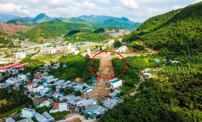 Vị trí vỡ hồ nằm trong dự án Khu nhà ở cao cấp Hoàng Phú làm chết 4 người và nhiều ngôi nhà bị san phẳng trong sáng 18/11.