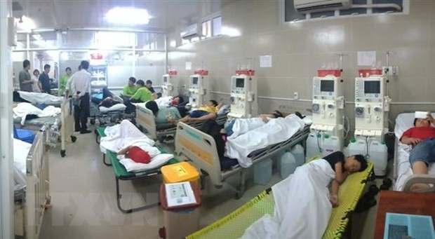 Học sinh nghi ngộ độc thực phẩm được cấp cứu tại Bệnh viện Quận 11 Thành phố Hồ Chí Minh. (Ảnh: TTXVN phát)