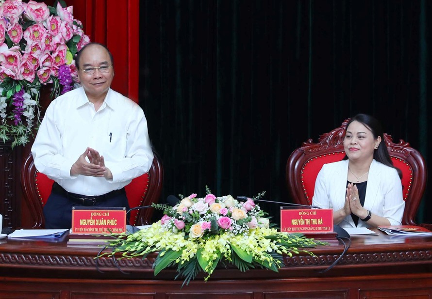 Thủ tướng Nguyễn Xuân Phúc làm việc với lãnh đạo chủ chốt tỉnh Ninh Bình. Ảnh VGP/Quang Hiếu