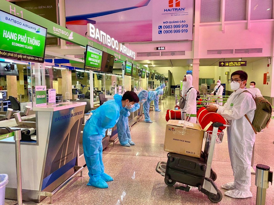 Bamboo Airways bay chuyên cơ khứ hồi đưa gần 200 y bác sĩ vào TP HCM chống dịch