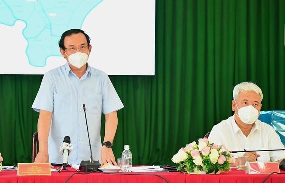 Bí thư Thành ủy TPHCM Nguyễn Văn Nên phát biểu trong buổi làm việc với quận 7 về phòng chống dịch Covid-19. Ảnh: VIỆT DŨNG.