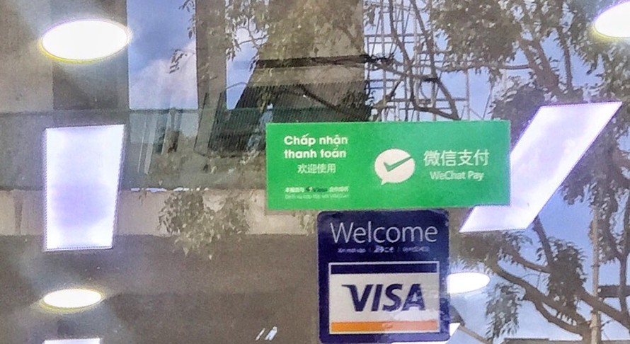 Khách Trung Quốc vô tư thanh toán 'chui' tại Nha Trang 