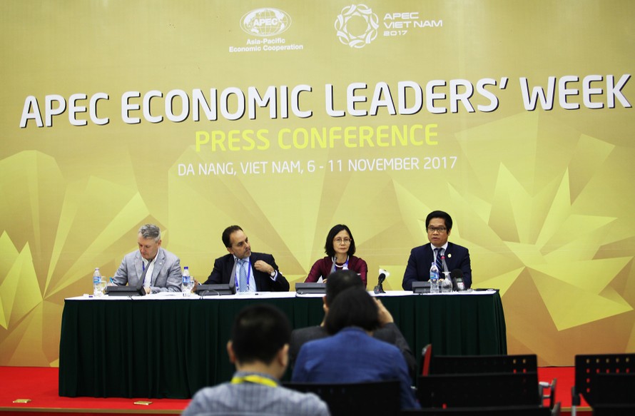 Chủ tịch VCCI Vũ Tiến Lộc tại buổi công bố khảo sát triển vọng kinh doanh tại Việt Nam ngày 8/11