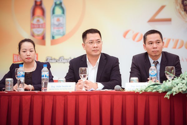 Tân tổng giám đốc Habeco, ông Ngô Quế Lâm (ngoài cùng bên phải) tại một sự kiện của tổng công ty