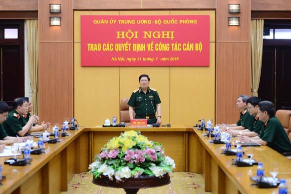 Đại tướng Ngô Xuân Lịch tại lễ trao quyết định giao nhiệm vụ Chủ tịch kiêm Tổng giám đốc Viettel cho Thiếu tướng Lê Đăng Dũng