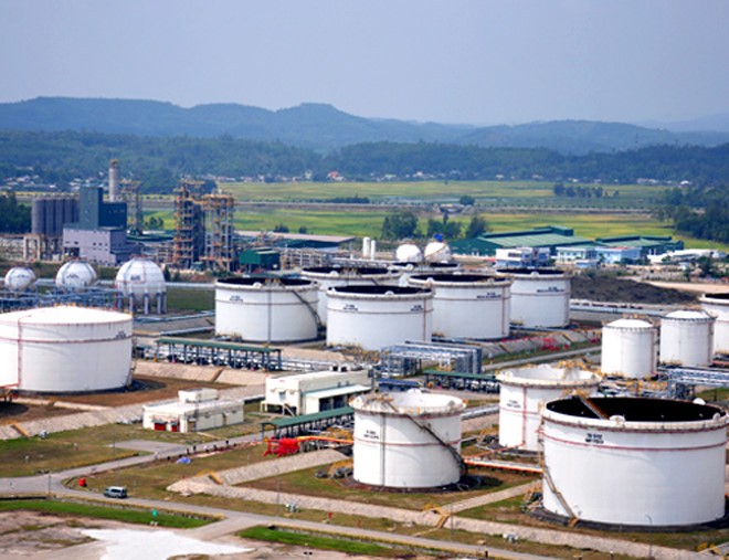 Các kho chứa xăng dầu của các doanh nghiệp và nhà máy 