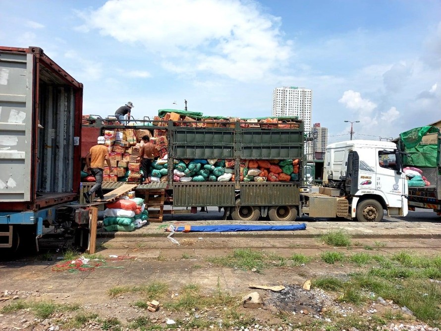 Số nông sản và hàng hoá được tỉnh Sơn La và các lãnh đạo Cục, Vụ của Bộ Công Thương thực hiện để đưa vào TPHCM hỗ trợ người dân vùng dịch