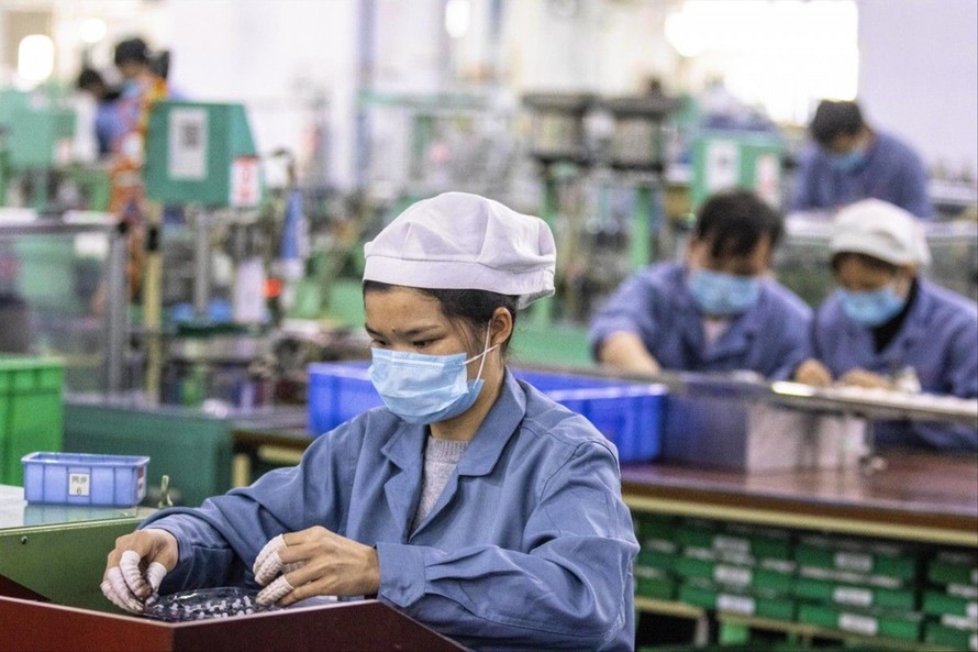 Hàm lượng công nghệ thấp, hầu hết các doanh nghiệp chưa áp dụng các tiêu chuẩn quốc tế trong sản xuất... là những vấn đề cần sớm giải quyết của doanh nghiệp công nghiệp hỗ trợ Việt Nam. Ảnh: Nguyễn Bằng