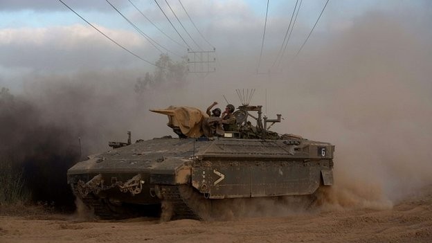 Xe tăng Israel tiến vào dải Gaza