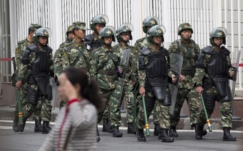 Cảnh sát Trung Quốc ở Tân Cương