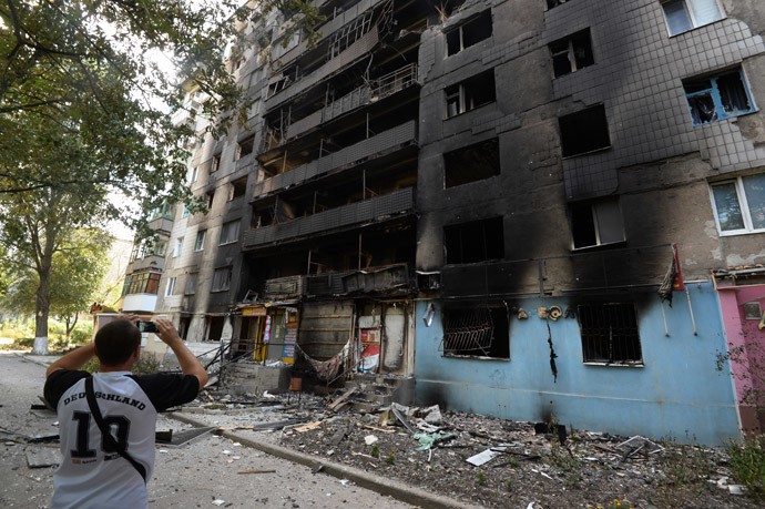 Donetsk tan hoang vì bom đạn