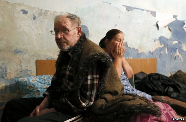 Người dân Donetsk trong hầm trú bom