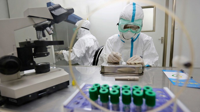 Thế giới đang nỗ lực ngăn chặn đà lây lan của virus Ebola