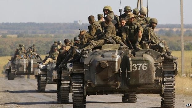 Binh lính Ukraine rời Starobesheve