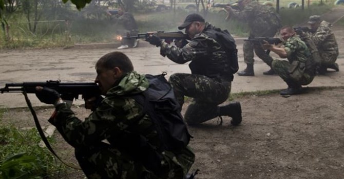 Quân ly khai tấn công dữ dội vào sân bay Luhansk