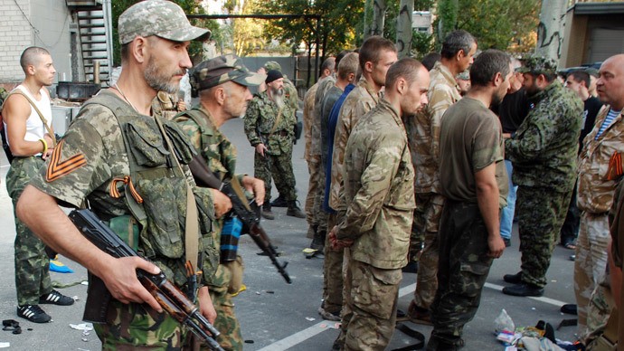 Binh lính Ukraine bị bắt giữ được trả tự do ở Ilovaisk, gần Donetsk