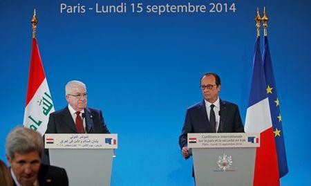 Tổng thống Pháp Francois Hollande và người đồng cấp Iraq Fuad Masum (bên trái) tại hội nghị bàn về cuộc chiến chống IS tại Paris ngày 15/9. Ảnh: Reuters