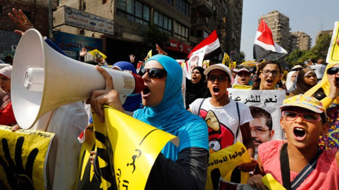 Người biểu tình ủng hộ tổng thống bị lật đổ Mohammad Morsi.