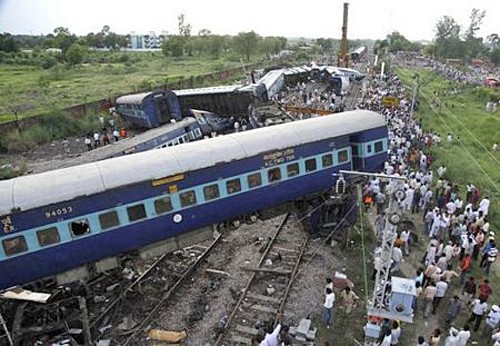 Hiện trường một vụ tai nạn tàu ở Ấn Độ