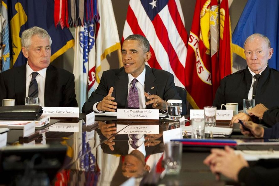 Tổng thống Obama và các quan chức quân sự cấp cao Mỹ tại cuộc họp ở Lầu Năm Góc.