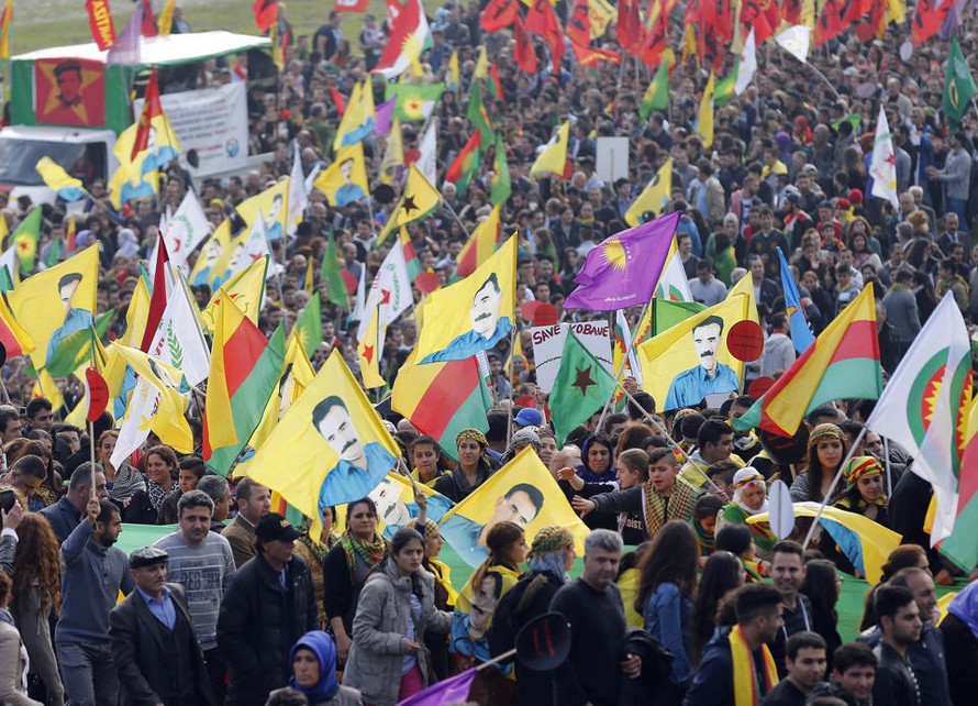 Hang nghìn người Kurd tuần hành chống IS ở Đức