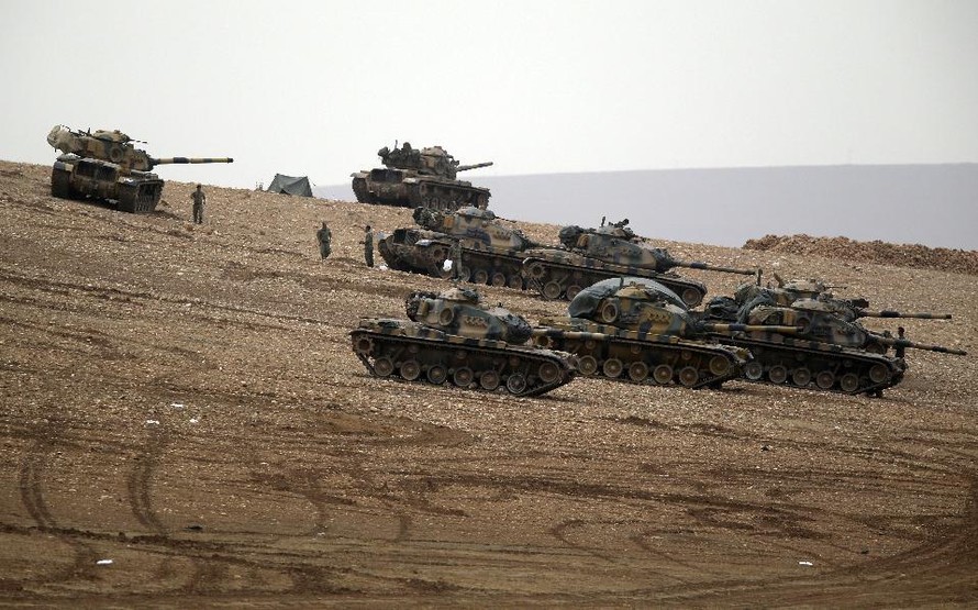 Xe tăng Thổ Nhĩ Kỳ gần biên giới Syria 