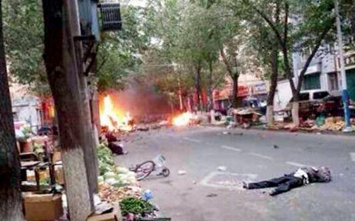 Hiện trường một vụ tấn công ở Tân Cương