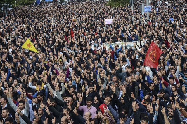 Người Thổ Nhĩ Kỳ biểu tình ủng hộ người Kurd ở Kobani