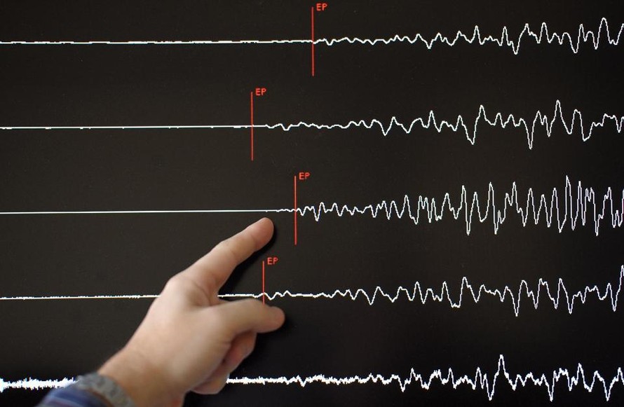 Động đất 7,3 độ Richter ở đông Indonesia, cảnh báo sóng thần