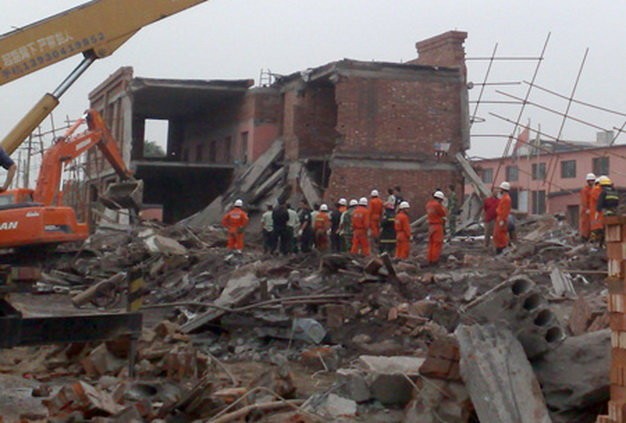 Hiện trường một vụ sập nhà ở Trung Quốc.