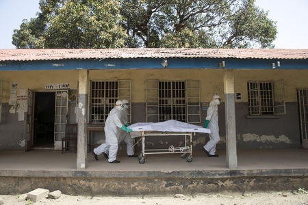 Hơn 7.370 người đã tử vong do dịch Ebola.