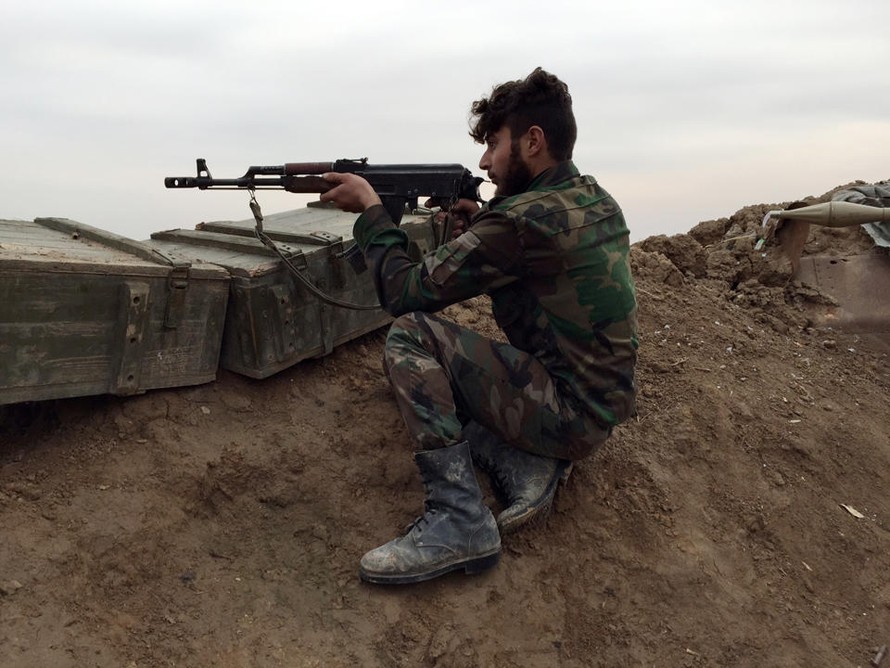 Một tay súng thuộc lực lượng chính phủ Syria.