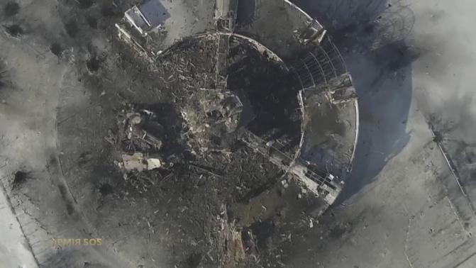 Sân bay Donetsk bị đạn pháo phá hủy.