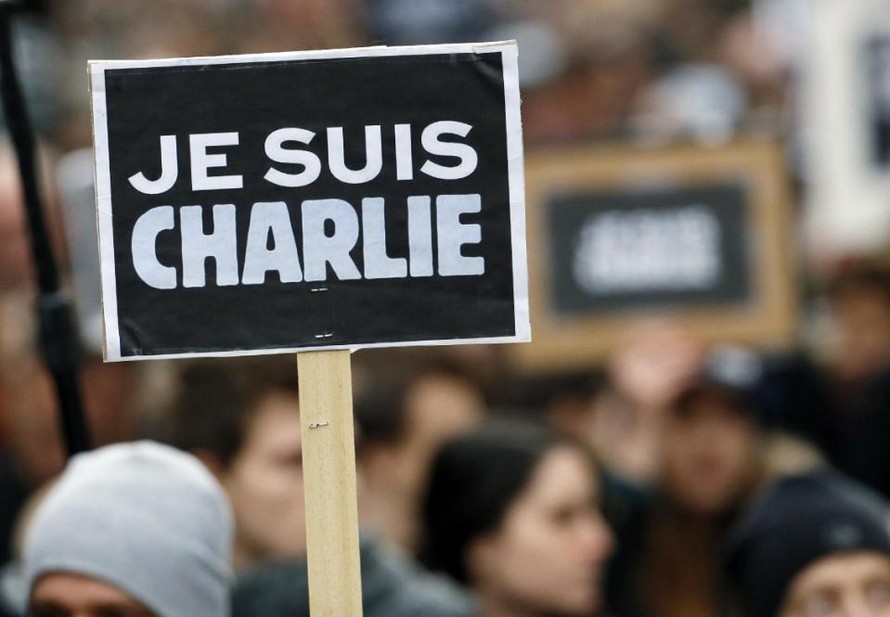 Đang bán chạy, Charlie Hebdo bất ngờ hoãn phát hành