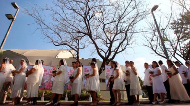 Đám cưới tập thể ở Philippines.