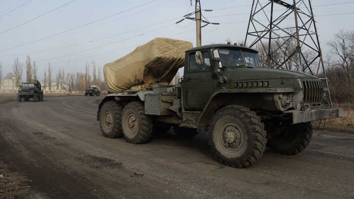 Hệ thống pháo phản lực BM-21 Grad được rút ra khỏi Donetsk