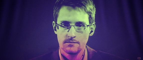 "Người thổi còi" Edward Snowden