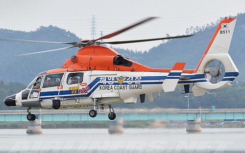 Trực thăng Hàn Quốc lao xuống biển, 4 người mất tích