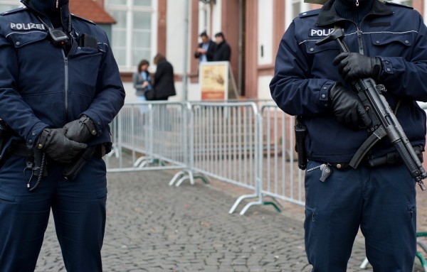 An ninh được tăng cường trước tòa Văn phòng Quốc hội Đức.
