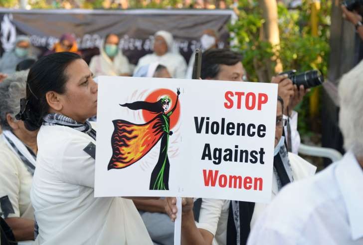 Người dân biểu tình sau vụ nữ tu sĩ bị cưỡng hiếp tập thể.