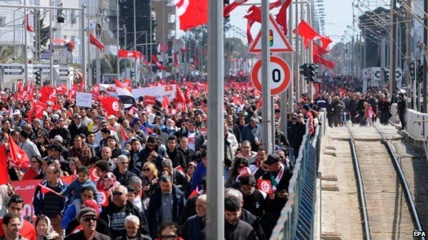Cảnh sát ước tính khoảng 10.000 người dân Tunisia tuần hành chống khủng bố