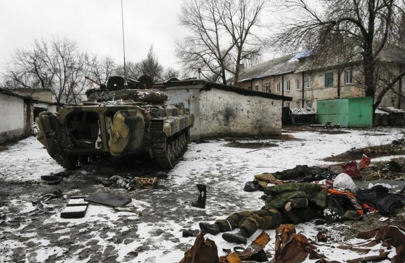 Ly khai Donetsk bị xe tăng quân đội Ukraine tấn công