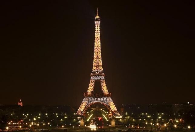 Tháp Eiffel về đêm 